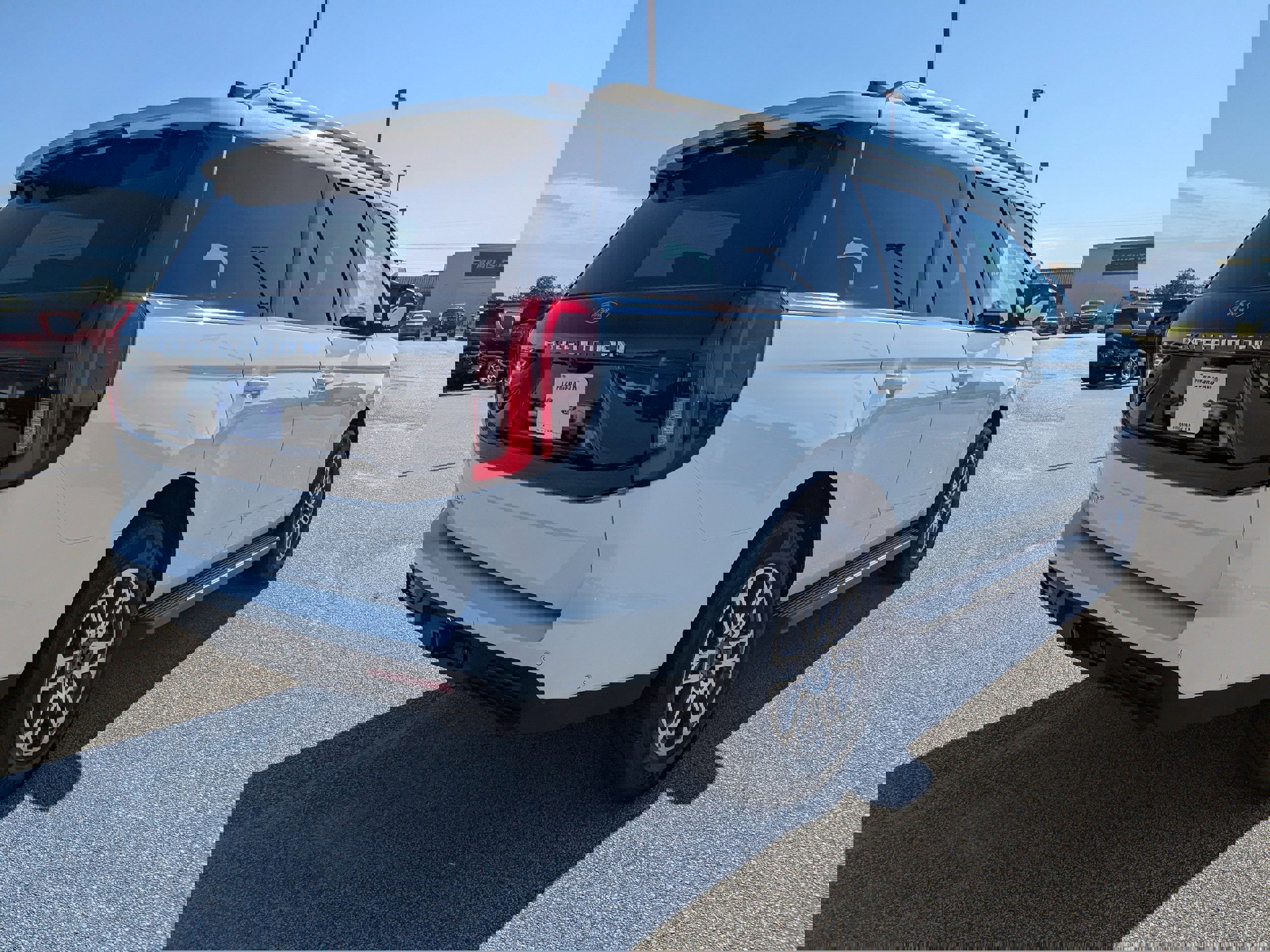 New 2025 Ford Expedition Active image 4