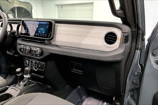 Used 2026 Jeep Wrangler Unlimited Sahara AWD/4WD image 20