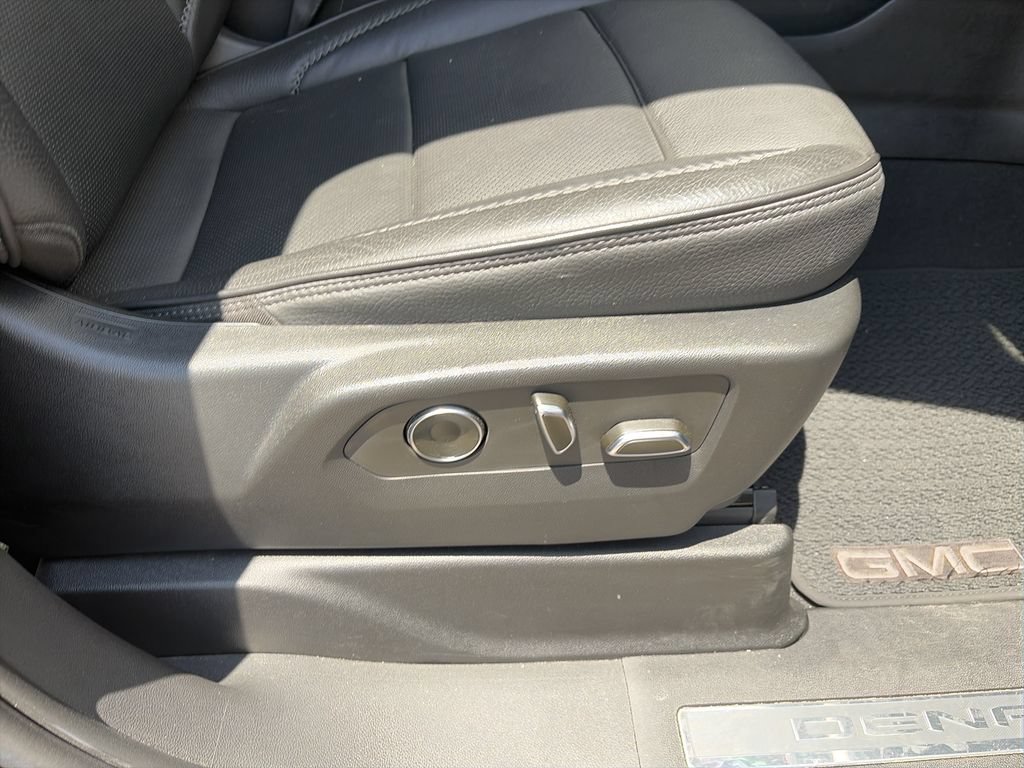 Used 2021 GMC Yukon XL Denali AWD/4WD image 39