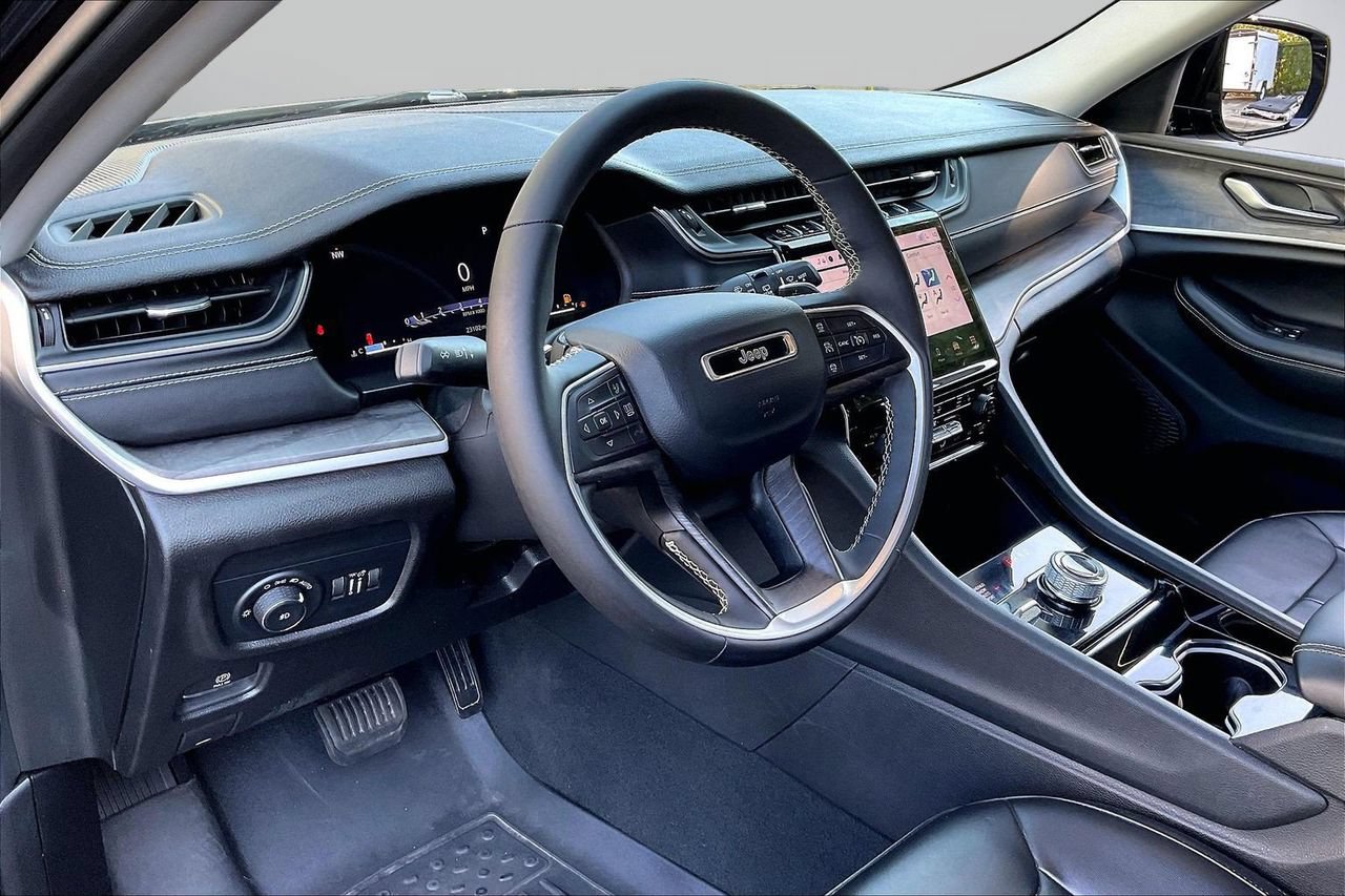 Certified 2023 Jeep Grand Cherokee L Limited AWD/4WD image 20