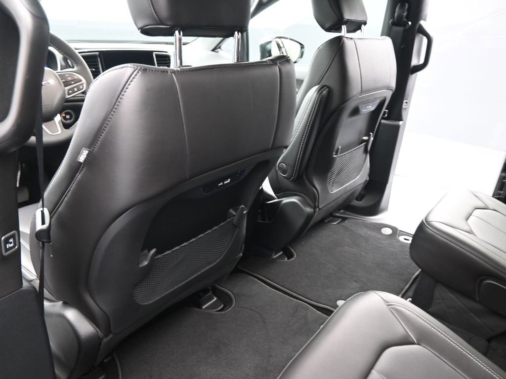 New 2026 Chrysler Pacifica Select image 10