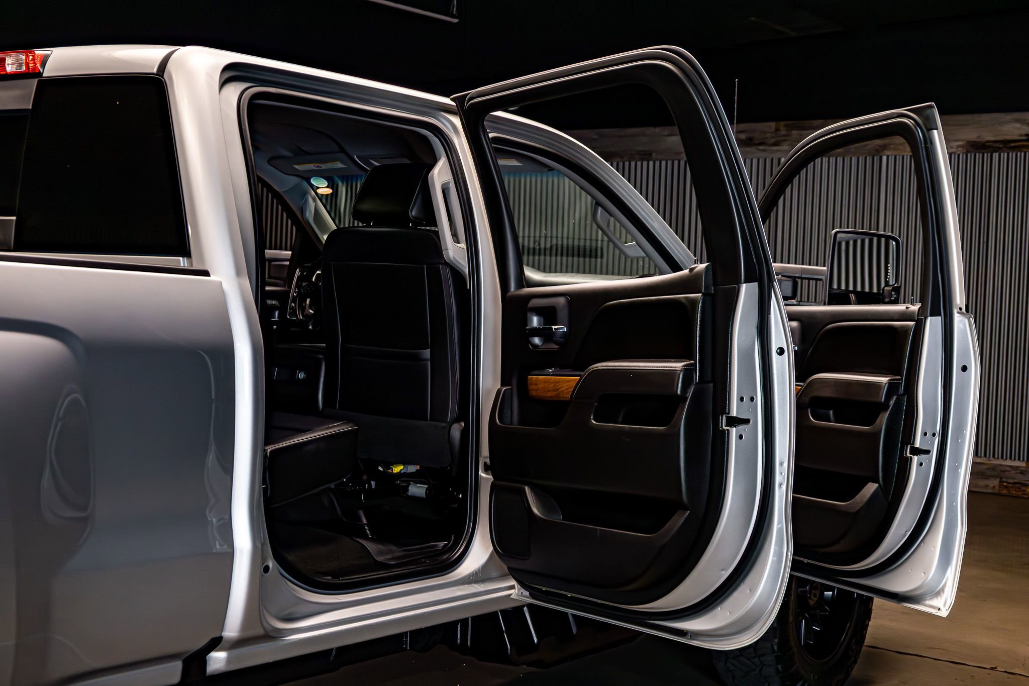 Used 2017 Chevrolet Silverado 2500 LTZ image 28