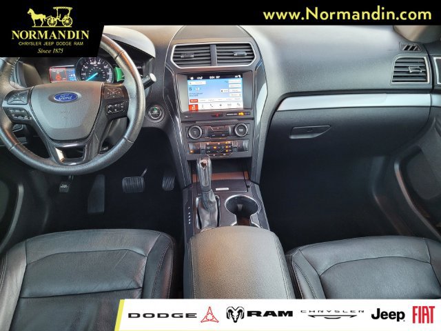 Used 2017 Ford Explorer XLT w/ Equipment Group 202A AWD/4WD image 6