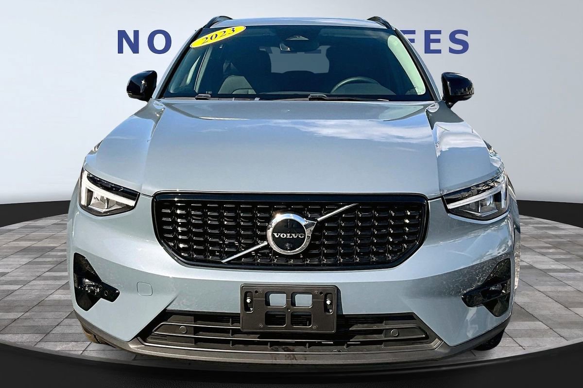 Used 2023 Volvo XC40 B5 Plus w/ Driver Assist Package image 2
