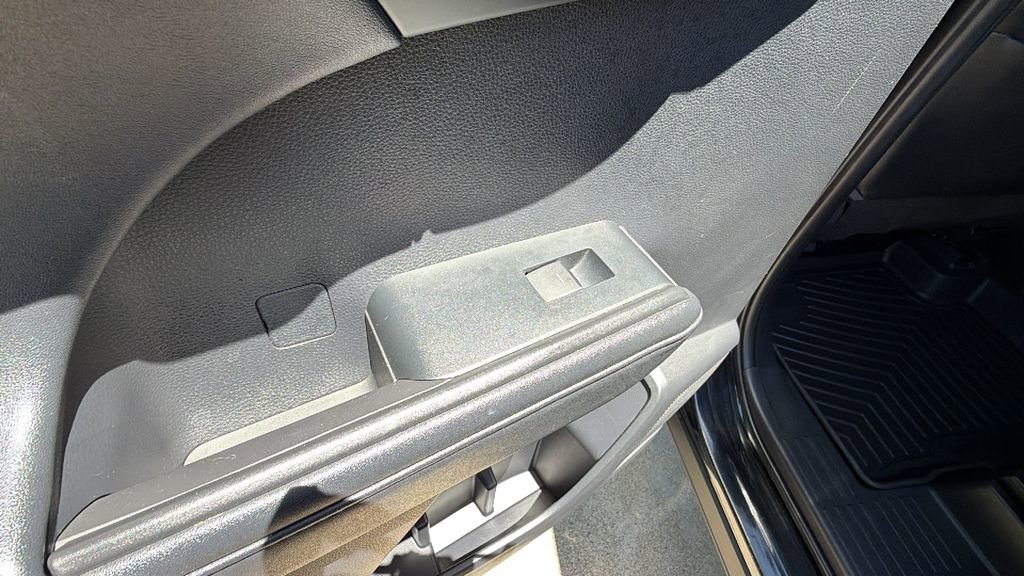 Used 2021 Toyota Highlander XLE FWD image 15