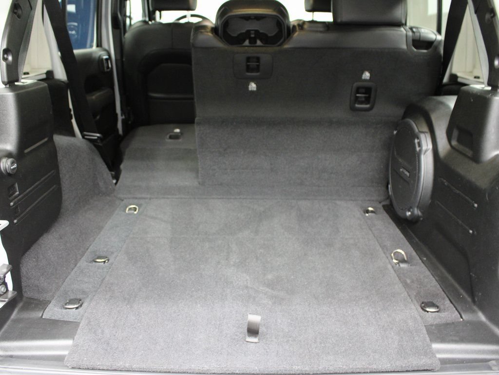 Used 2023 Jeep Wrangler Unlimited Sahara AWD/4WD image 36