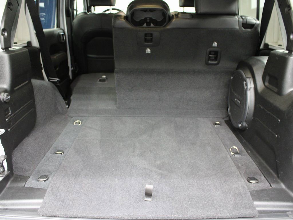 Used 2023 Jeep Wrangler Unlimited Sahara image 36