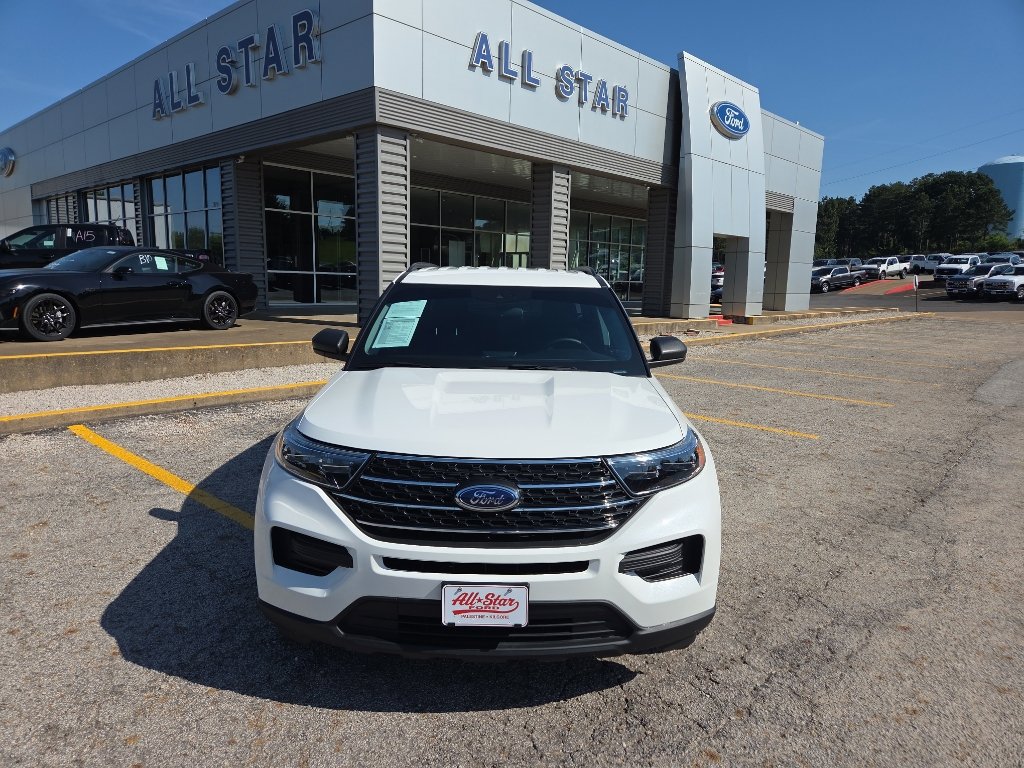 Used 2024 Ford Explorer XLT RWD image 2