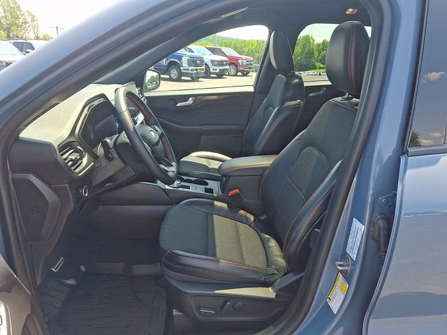 Used 2023 Ford Escape ST-Line w/ Tech Pack #1 AWD/4WD image 13