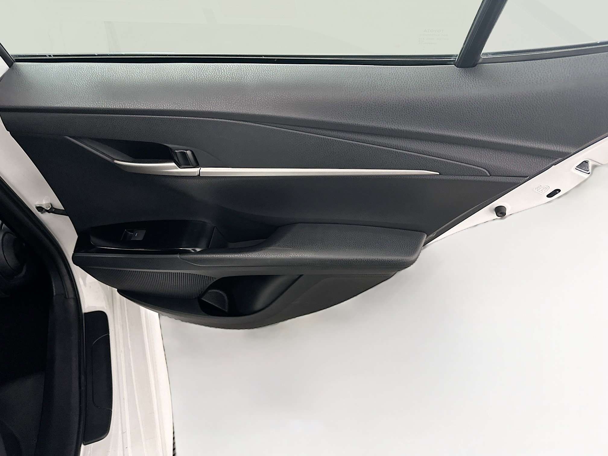 Used 2025 Toyota Camry SE image 30