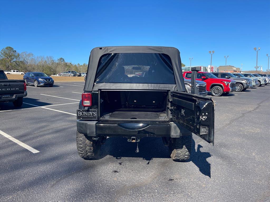 Used 2016 Jeep Wrangler Unlimited Sahara image 16