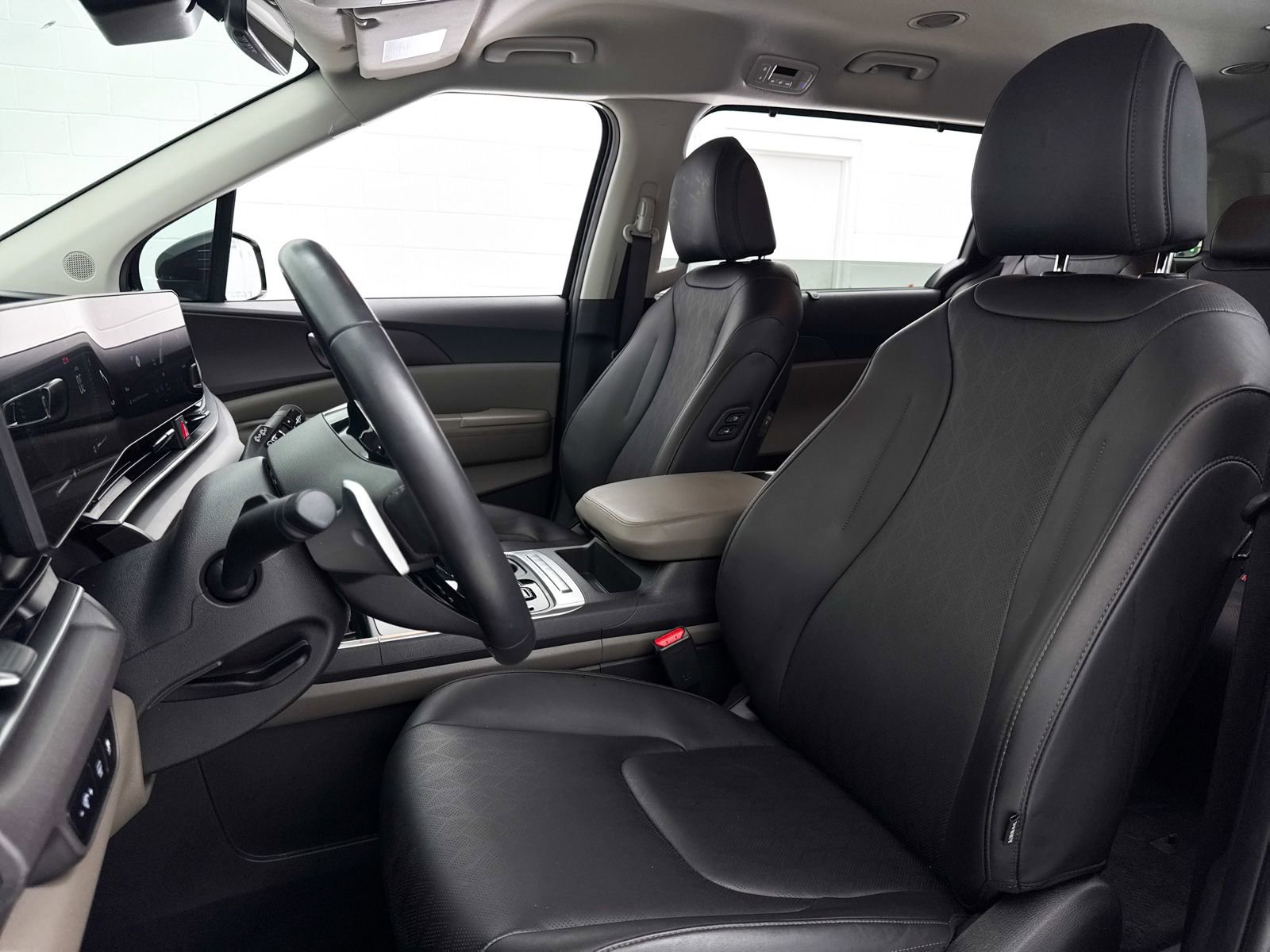 Certified 2025 Kia Carnival EX image 20