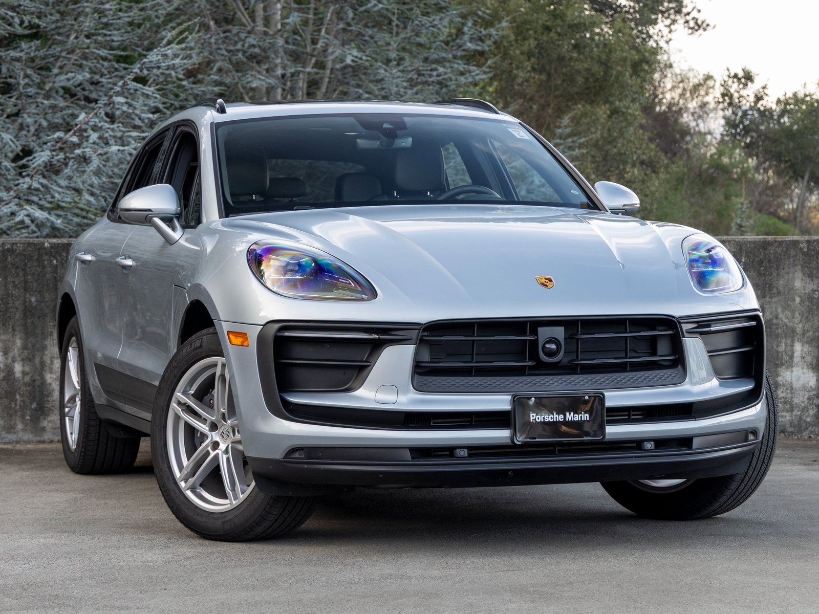 Certified 2025 Porsche Macan image 6