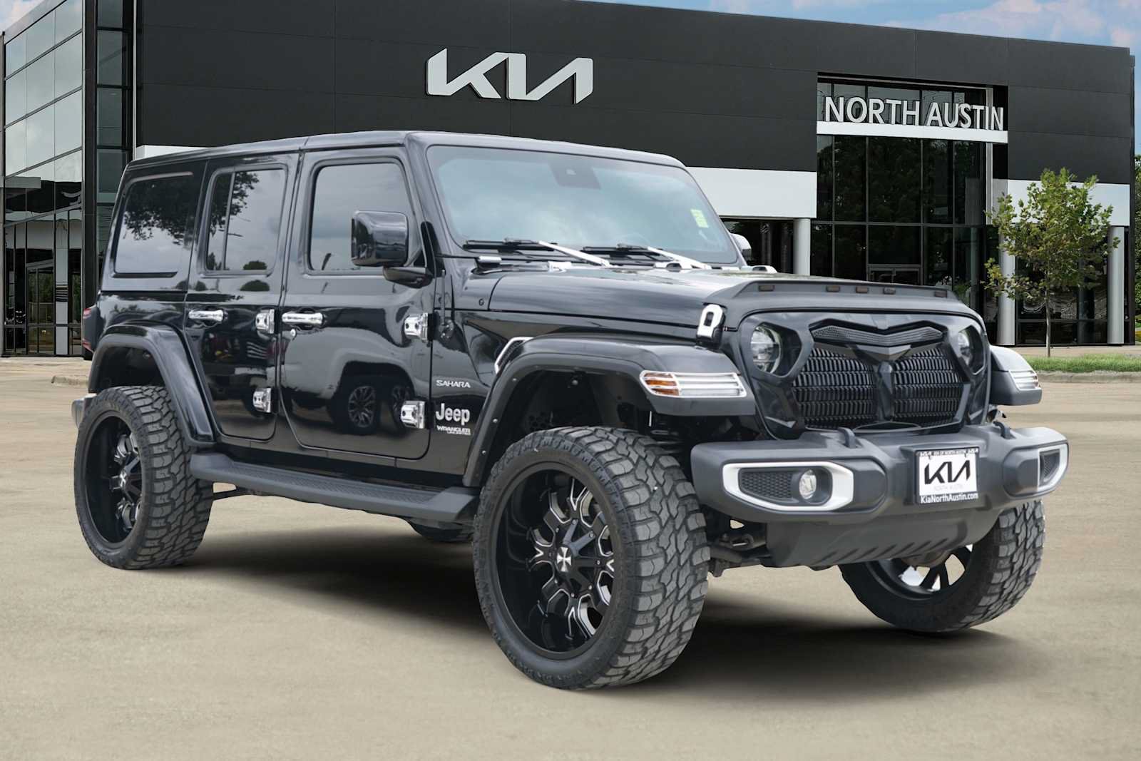 Used 2022 Jeep Wrangler Unlimited Sahara w/ LED Lighting Group AWD/4WD image 6