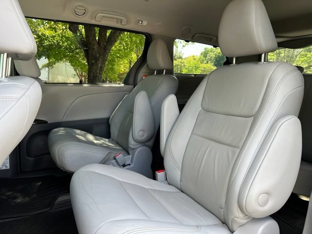 Used 2018 Toyota Sienna XLE w/ XLE Navigation Package AWD/4WD image 16