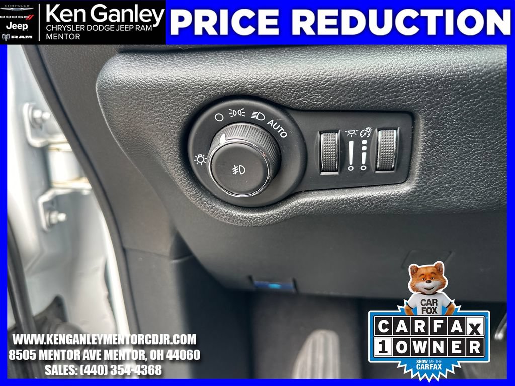 Certified 2025 Chrysler Pacifica Limited FWD image 15