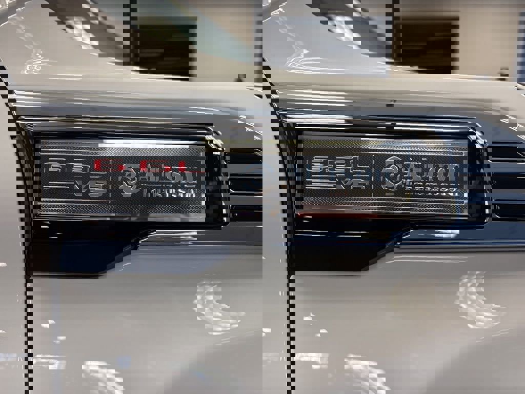 Used 2025 GMC Sierra 2500 SLT w/ SLT Premium Package image 5