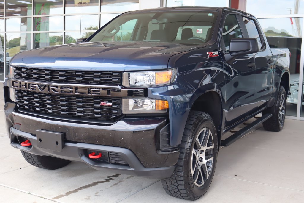 Used 2019 Chevrolet Silverado 1500 Custom Trail Boss w/ Custom Convenience Package AWD/4WD image 3