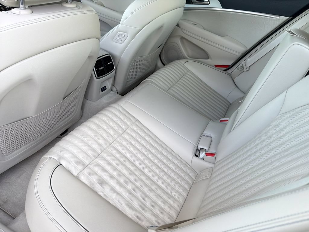 Used 2026 Genesis G70 2.5T Prestige RWD image 13