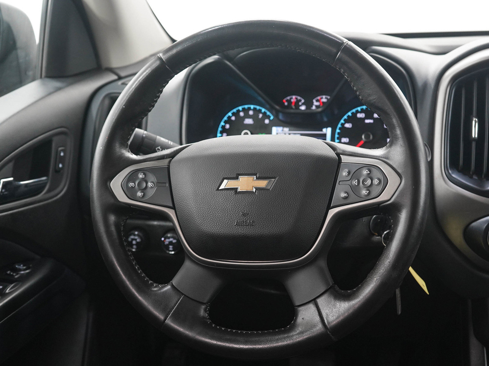 Used 2018 Chevrolet Colorado Z71 AWD/4WD image 17