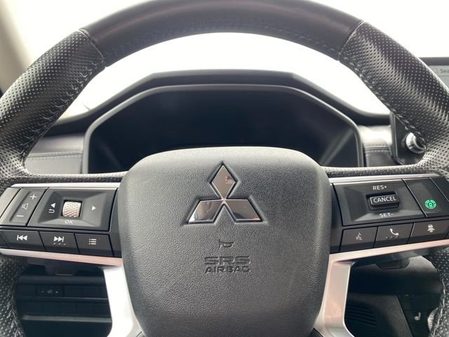Used 2024 Mitsubishi Outlander SE image 16