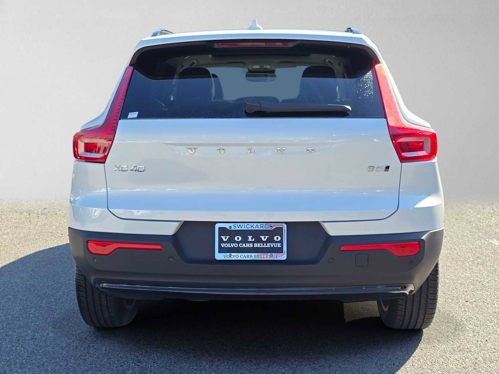 Certified 2026 Volvo XC40 B5 Plus AWD/4WD image 5