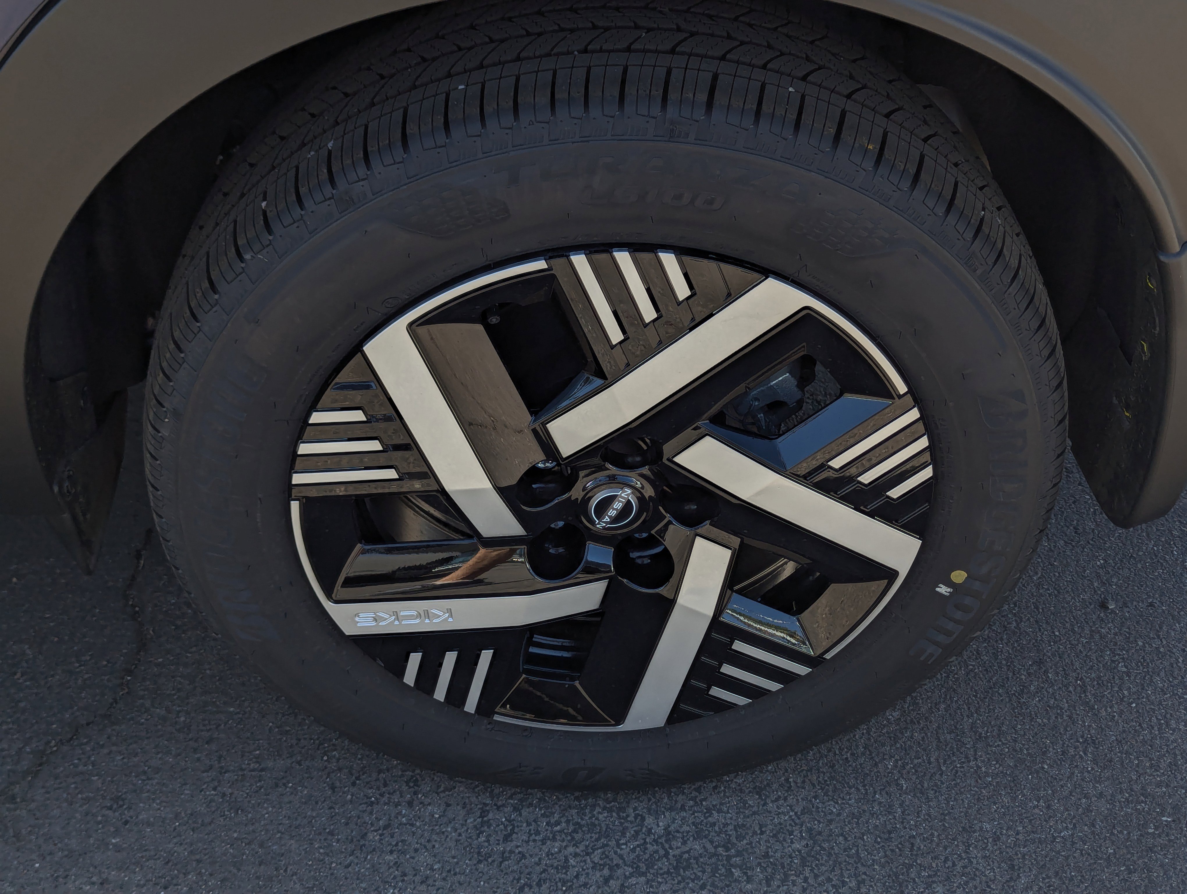 New 2026 Nissan Kicks SV image 7