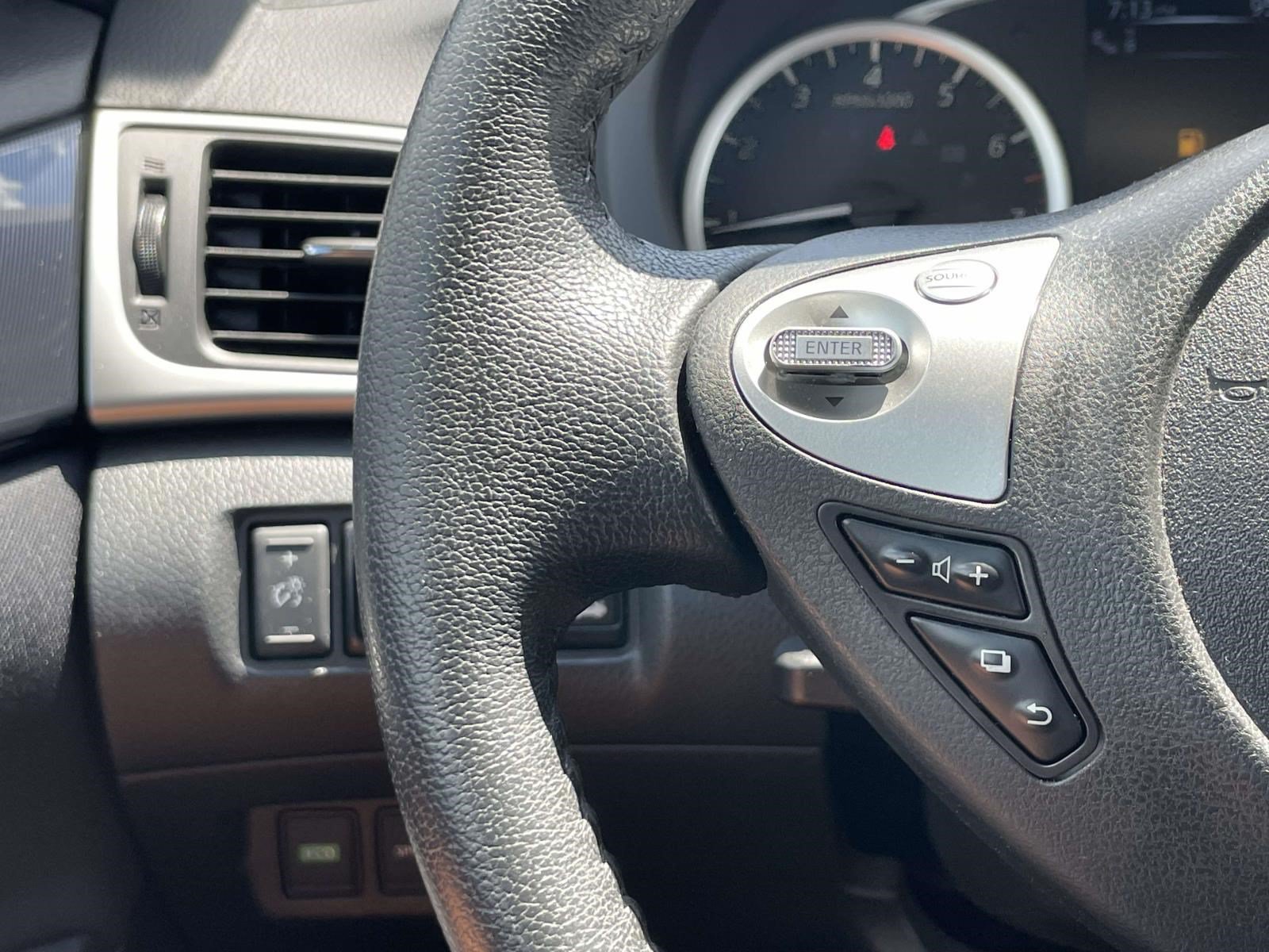 Used 2018 Nissan Sentra SR w/ Technology Package FWD image 21