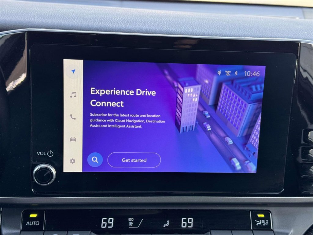 Used 2025 Toyota Camry SE image 3