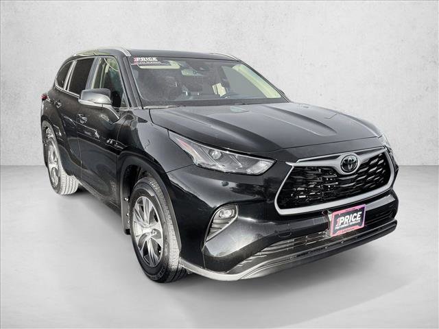 Used 2024 Toyota Highlander XLE image 3
