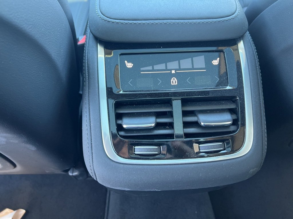 Certified 2025 Volvo XC90 B5 Plus image 28