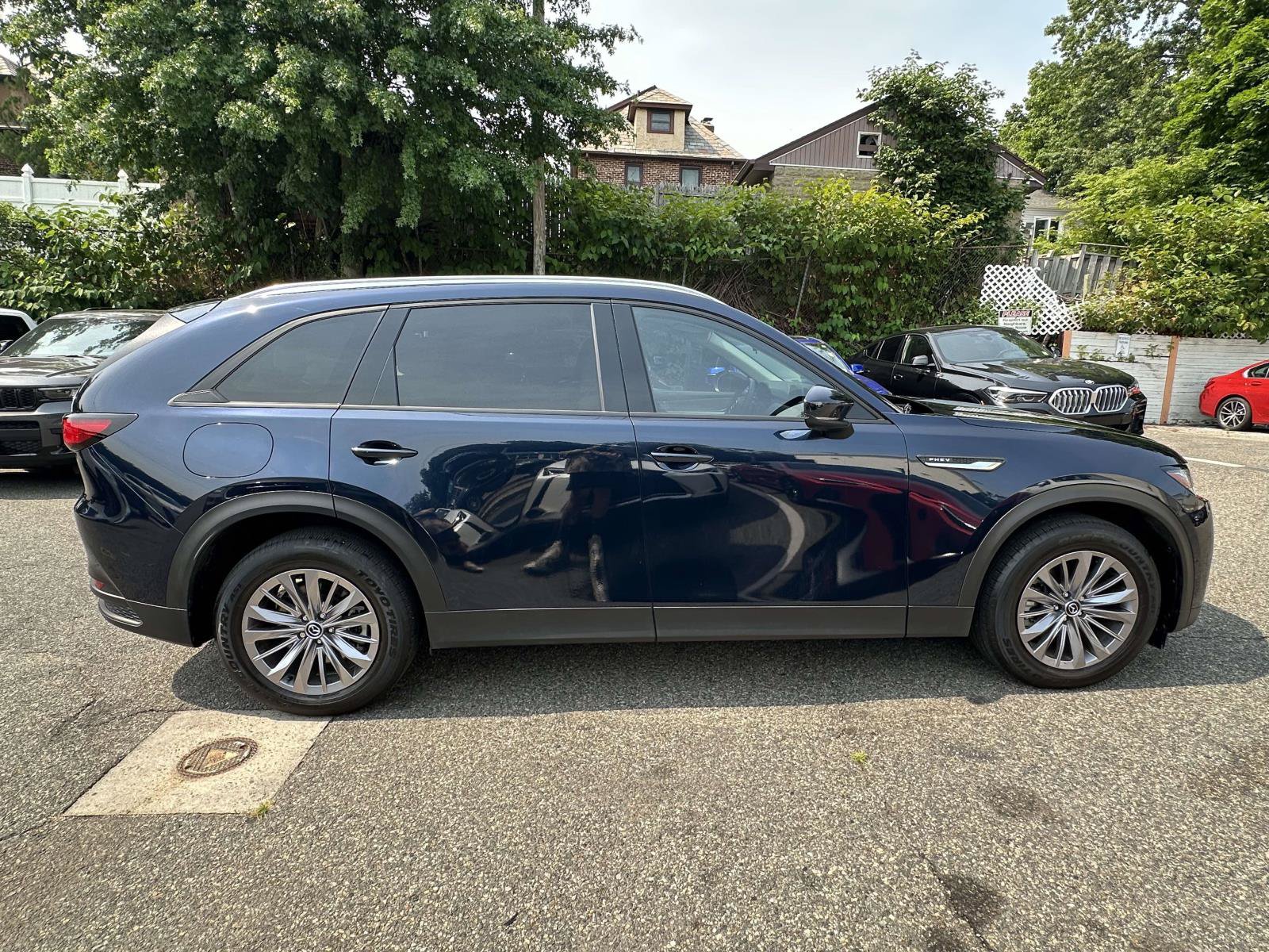 Used 2025 MAZDA CX-90 Plug-In Hybrid w/ Preferred AWD/4WD image 2