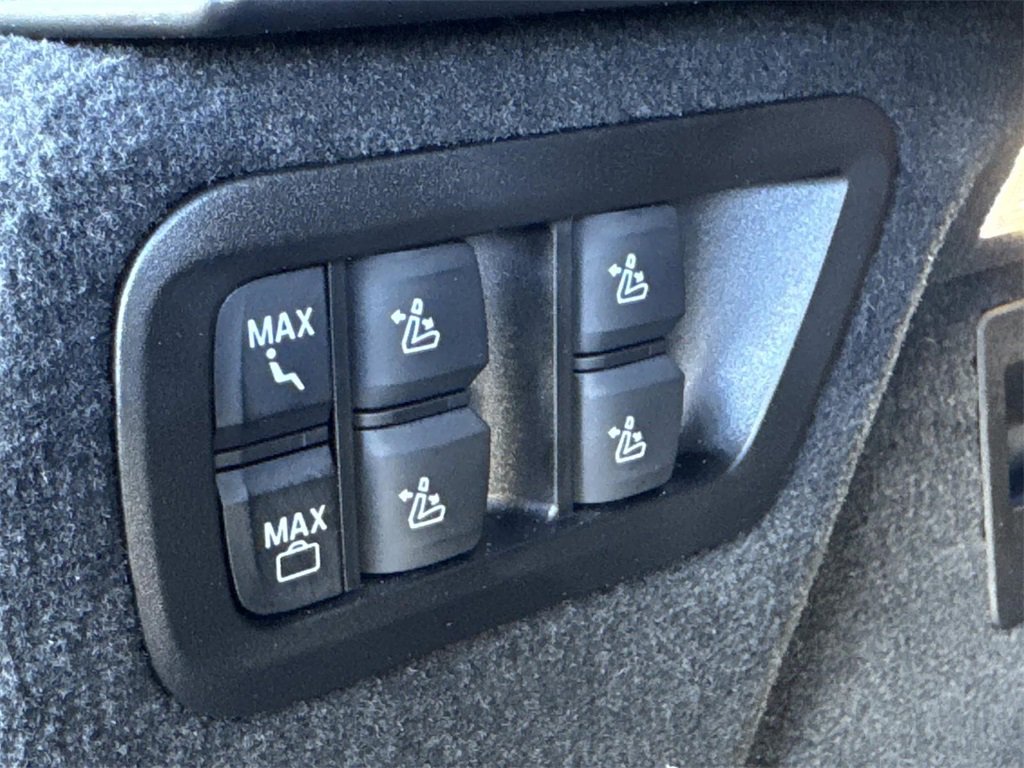 Used 2025 BMW X7 xDrive40i w/ M Sport Package image 7