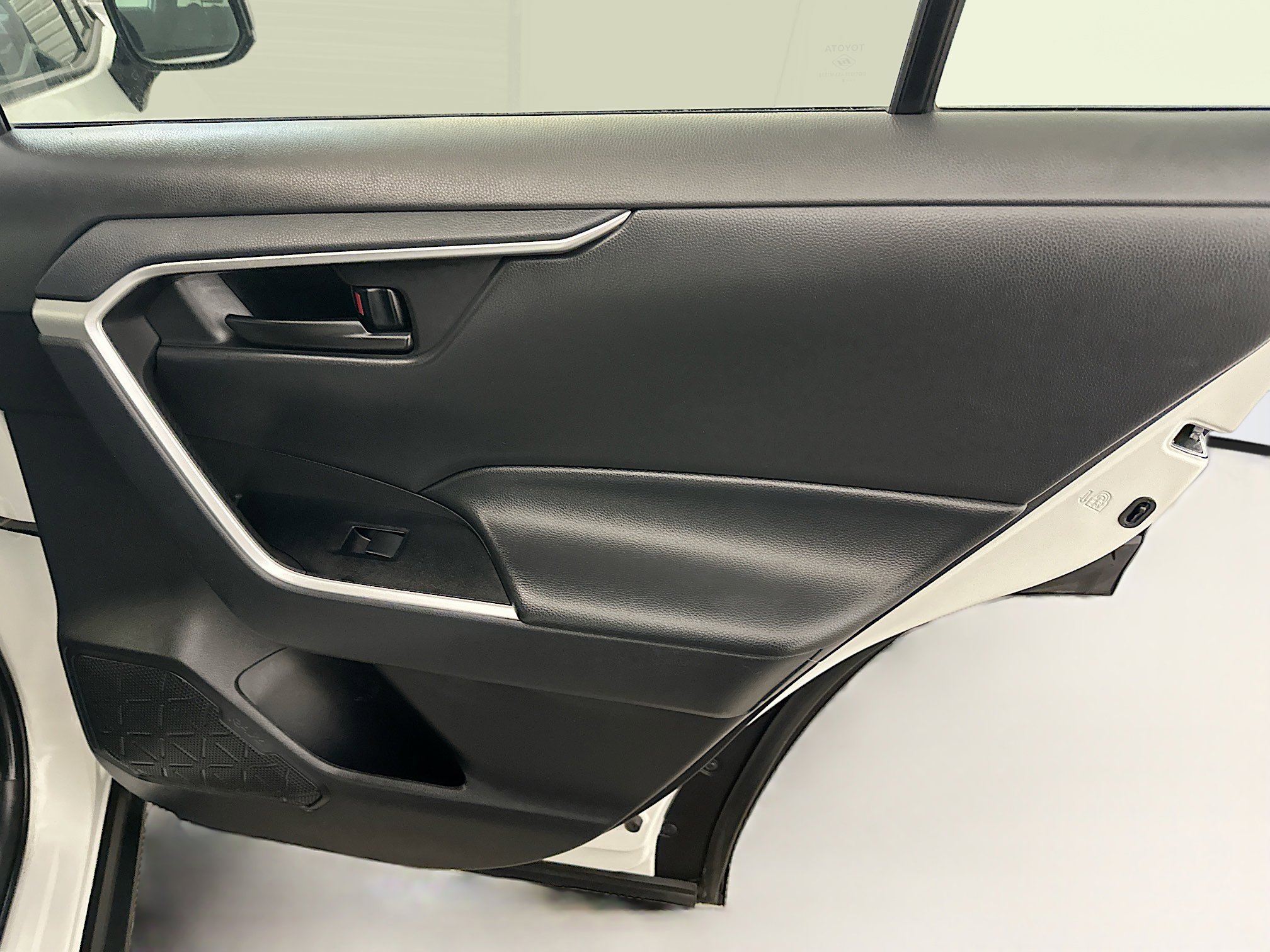 Used 2024 Toyota RAV4 LE image 31