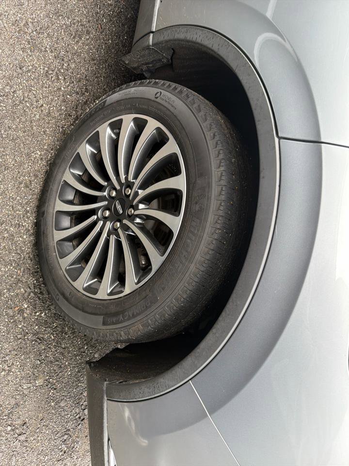 Used 2023 Lincoln Aviator Standard AWD w/ Premium Package image 12