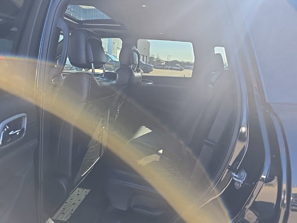 Used 2019 Jeep Grand Cherokee Altitude AWD/4WD image 13