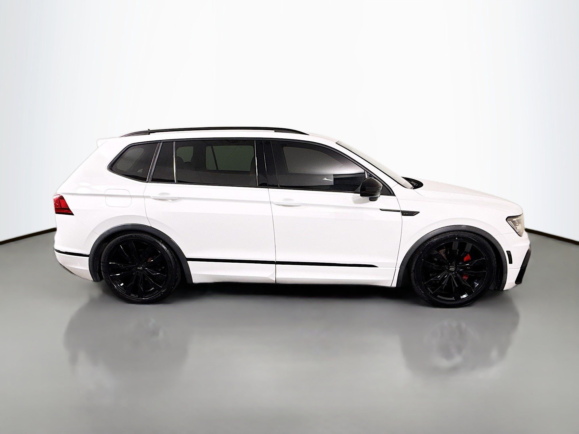 Used 2021 Volkswagen Tiguan SE R-Line FWD image 11