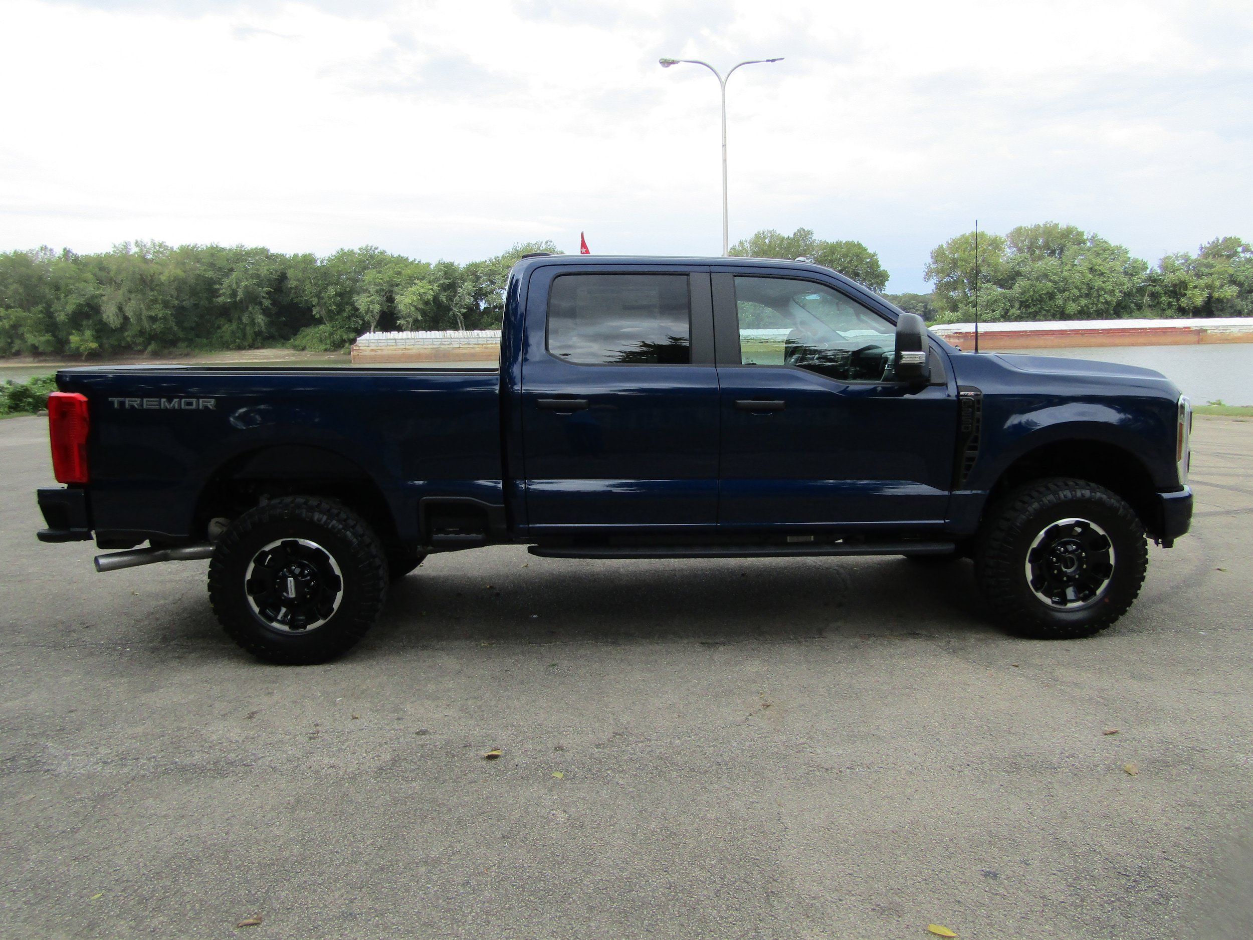 New 2027 Ford F250 XL w/ Tremor Off-Road Package AWD/4WD image 5