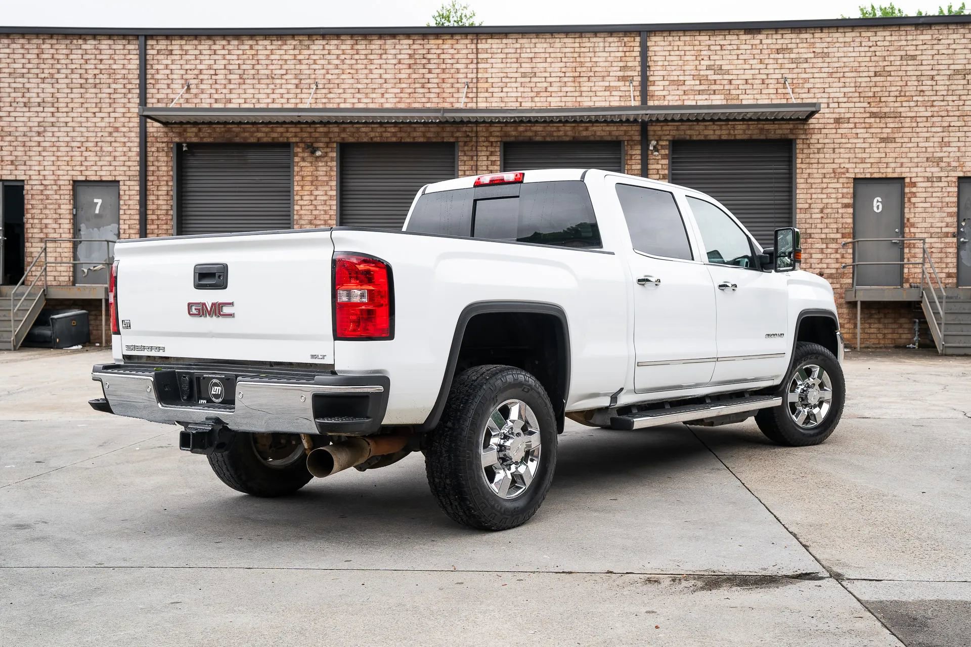 Used 2018 GMC Sierra 2500 SLT w/ Duramax Plus Package AWD/4WD image 2