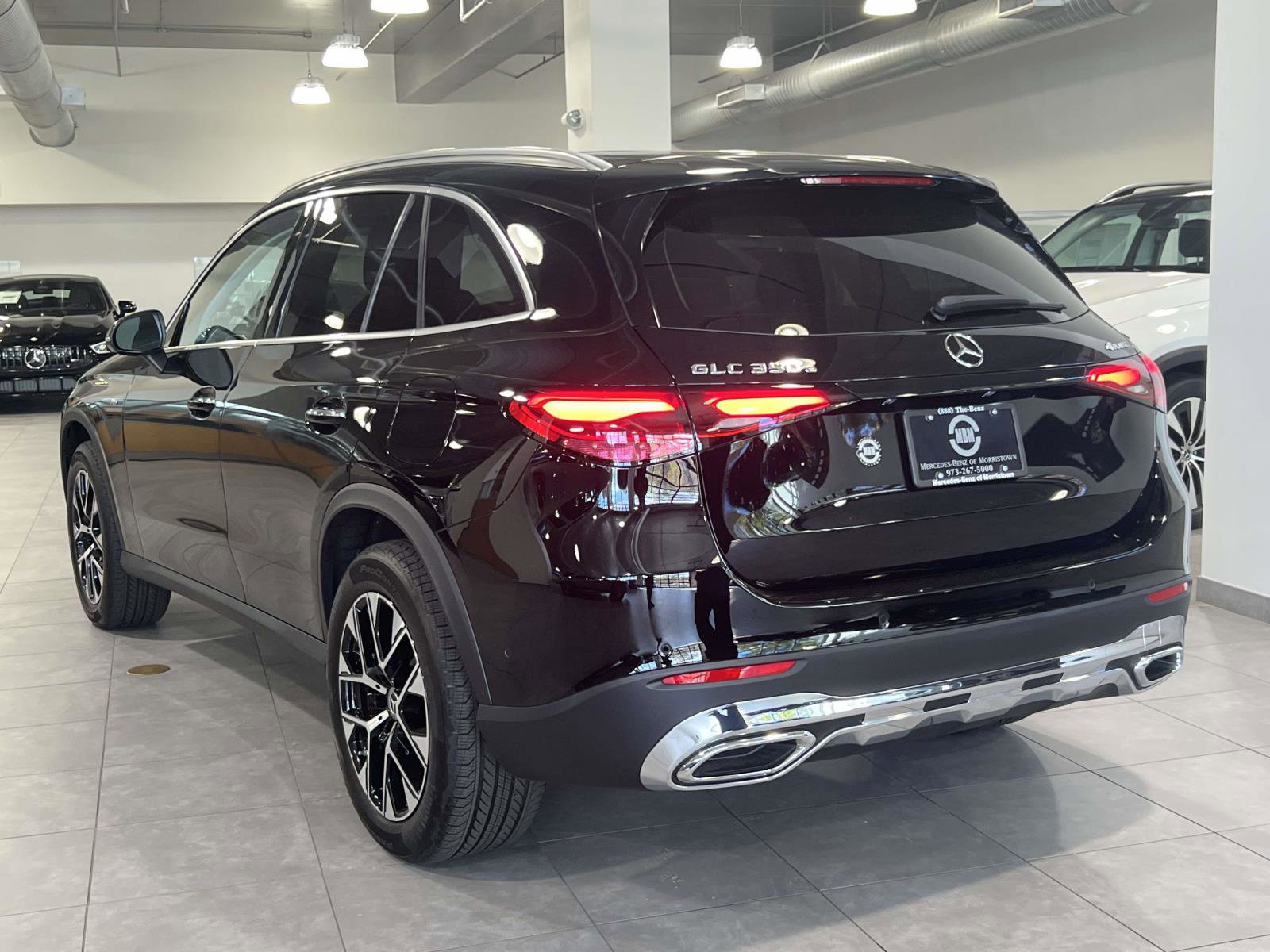 Used 2025 Mercedes-Benz GLC 350e 4MATIC image 4