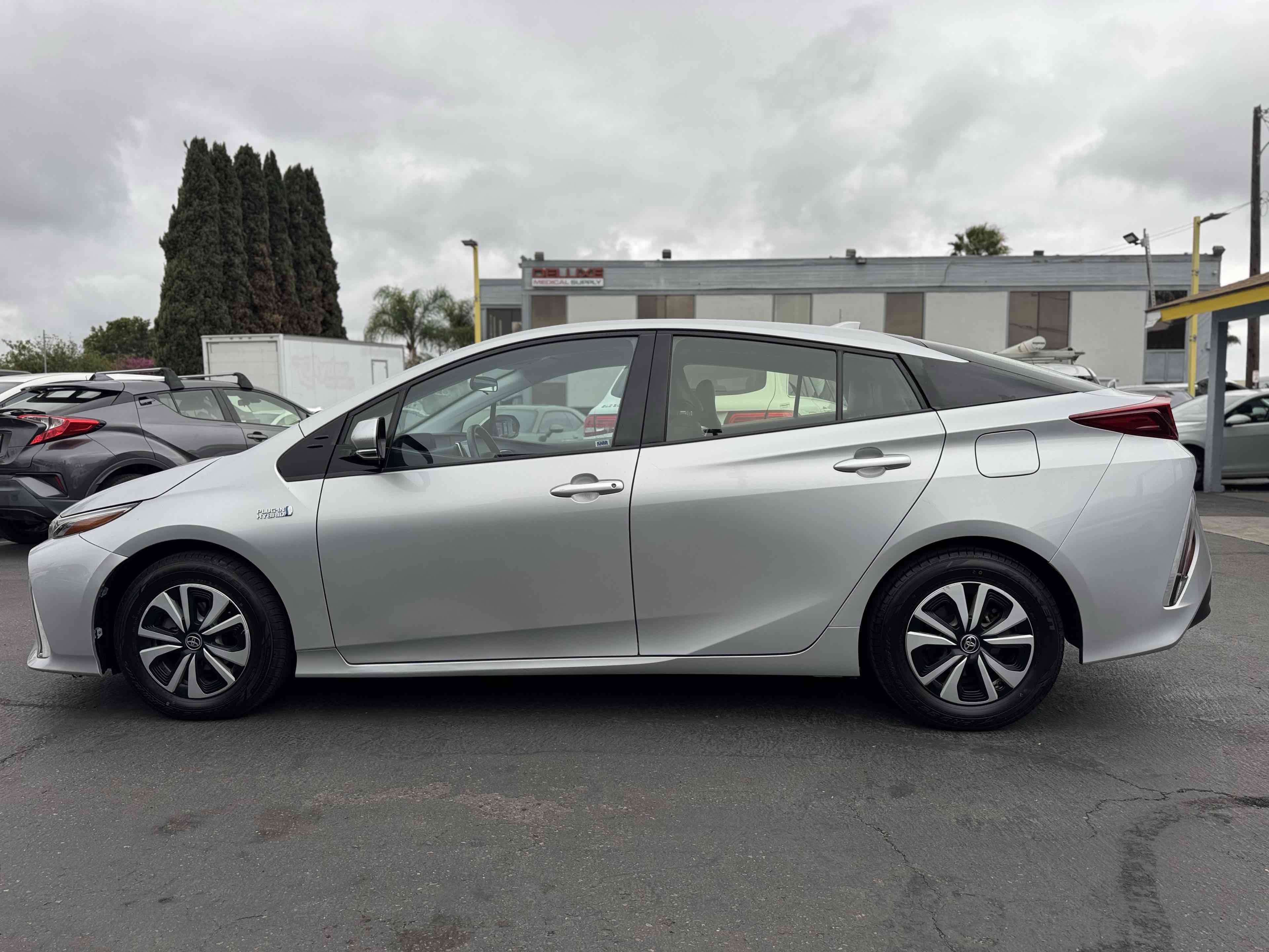 Used 2017 Toyota Prius Prime Premium w/ Carpet Mat Package image 6