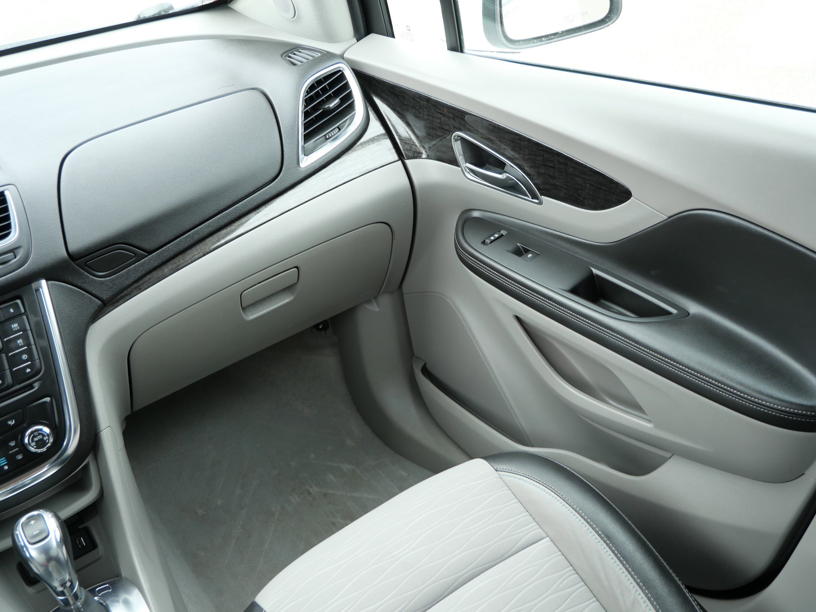 Used 2015 Buick Encore Convenience image 11