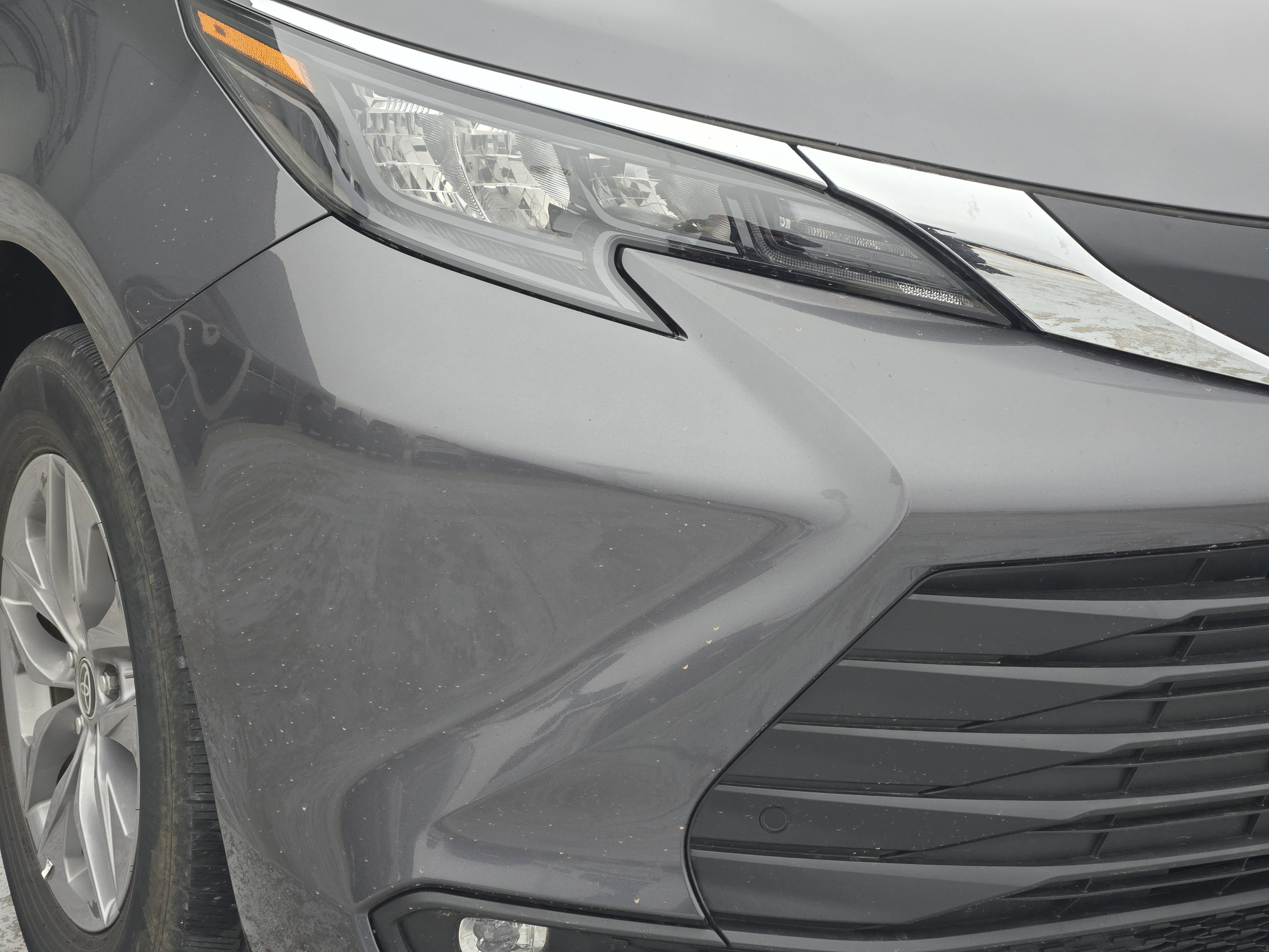 Used 2025 Toyota Sienna XLE image 10