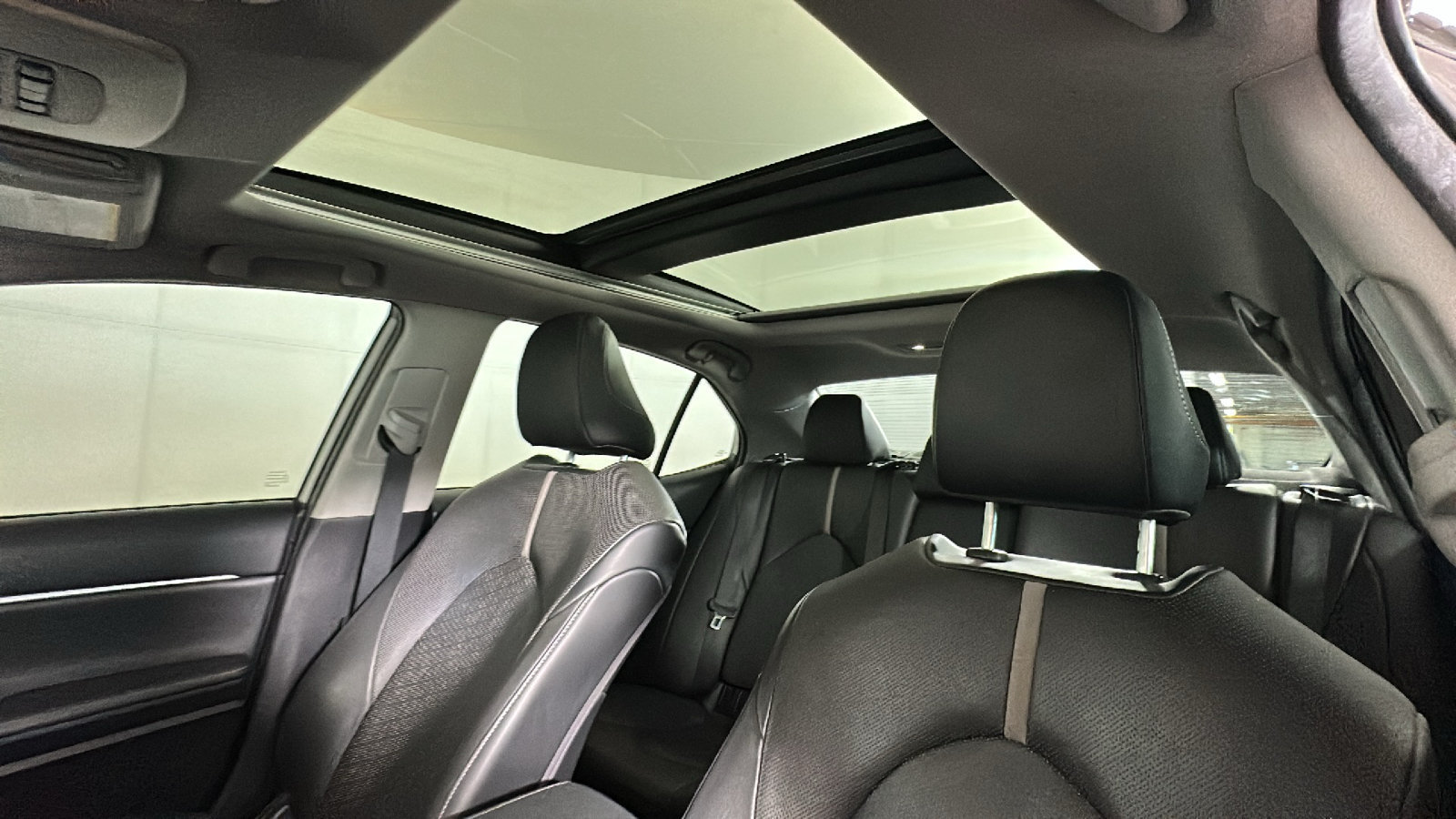 Used 2022 Toyota Camry XSE w/ Navigation Package FWD image 16