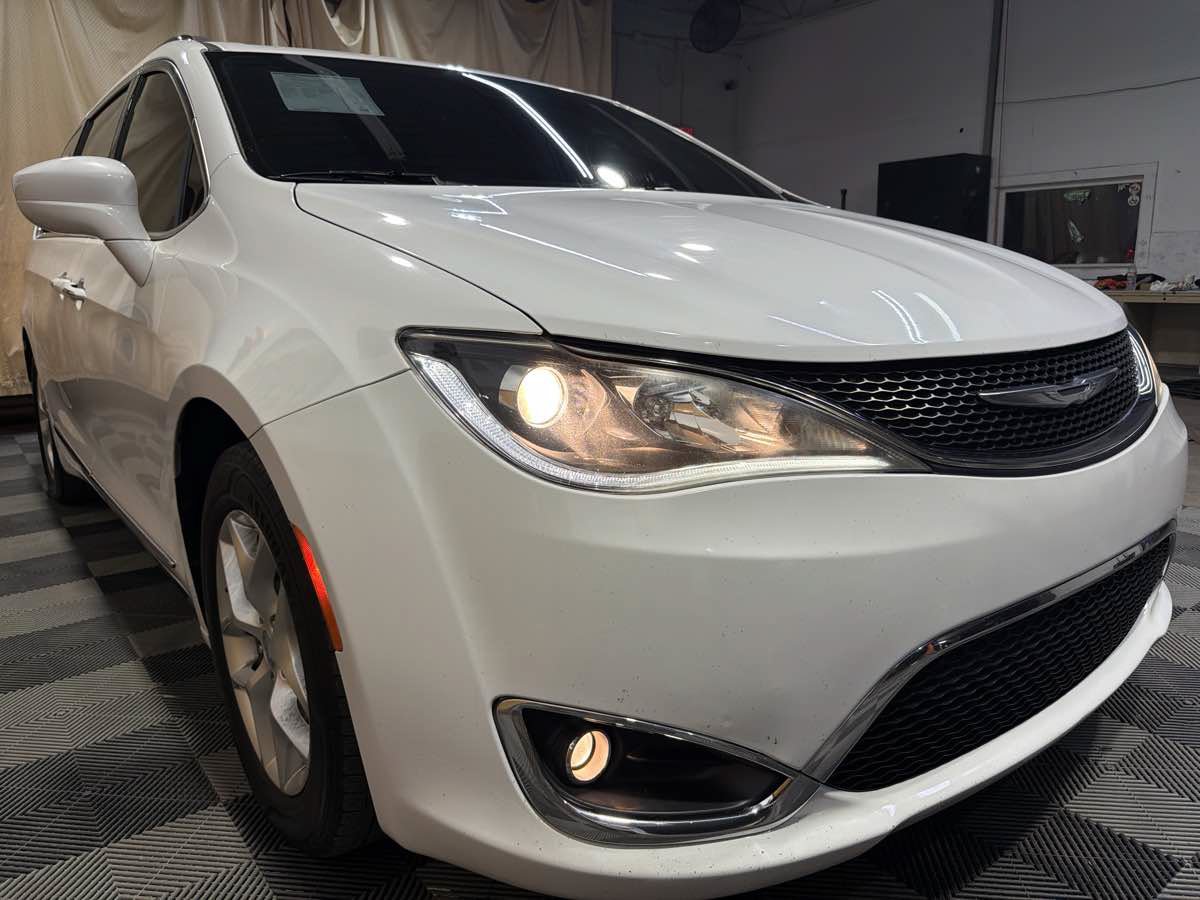 Used 2017 Chrysler Pacifica Touring-L Plus w/ Tire & Wheel Group FWD image 6