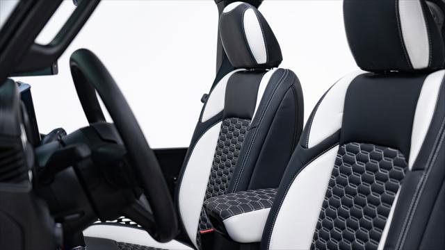 Used 2025 Jeep Gladiator Sport image 24