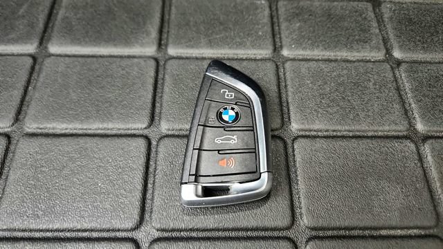 Used 2021 BMW M4 Competition w/ M Carbon Exterior Package RWD image 77