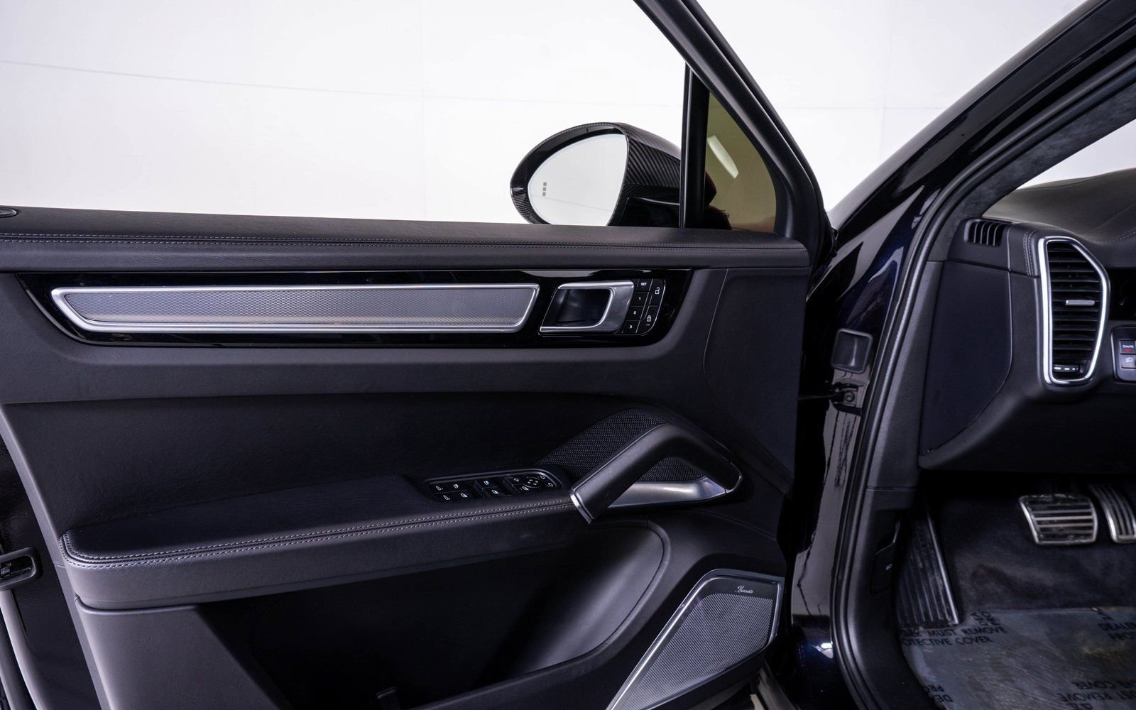 Used 2022 Porsche Cayenne Turbo GT image 15