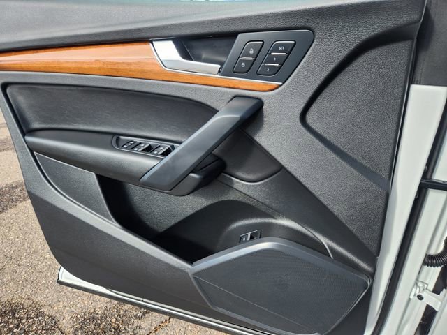 Used 2023 Audi Q5 2.0T Premium w/ Convenience Package image 21