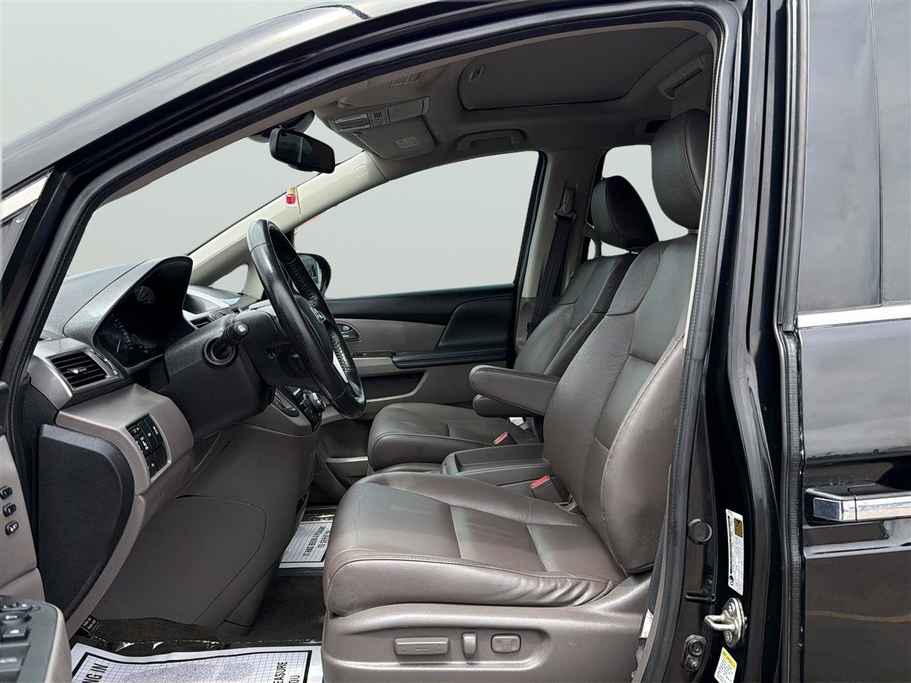 Used 2016 Honda Odyssey Touring Elite image 12